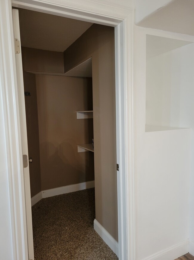 166 E 1525 N Unidad Basement Apartment