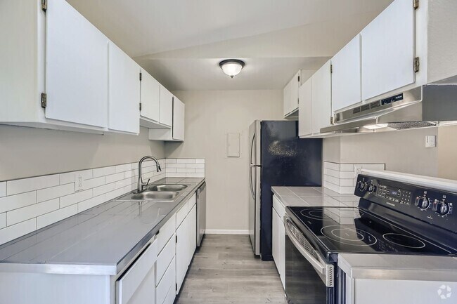 Building Photo - 209 E 36th St Unit C Rental