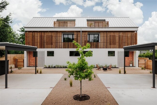 Photo - 303 W Elizabeth St