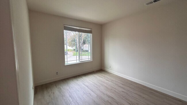 Photo - 1812 Vanowen Ct