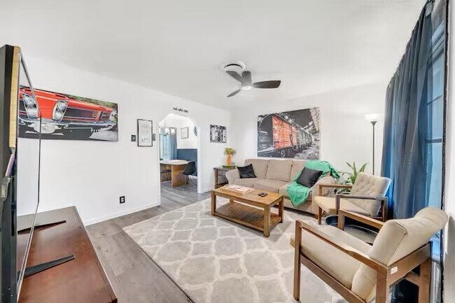 Photo - 3018 Woodcliffe St