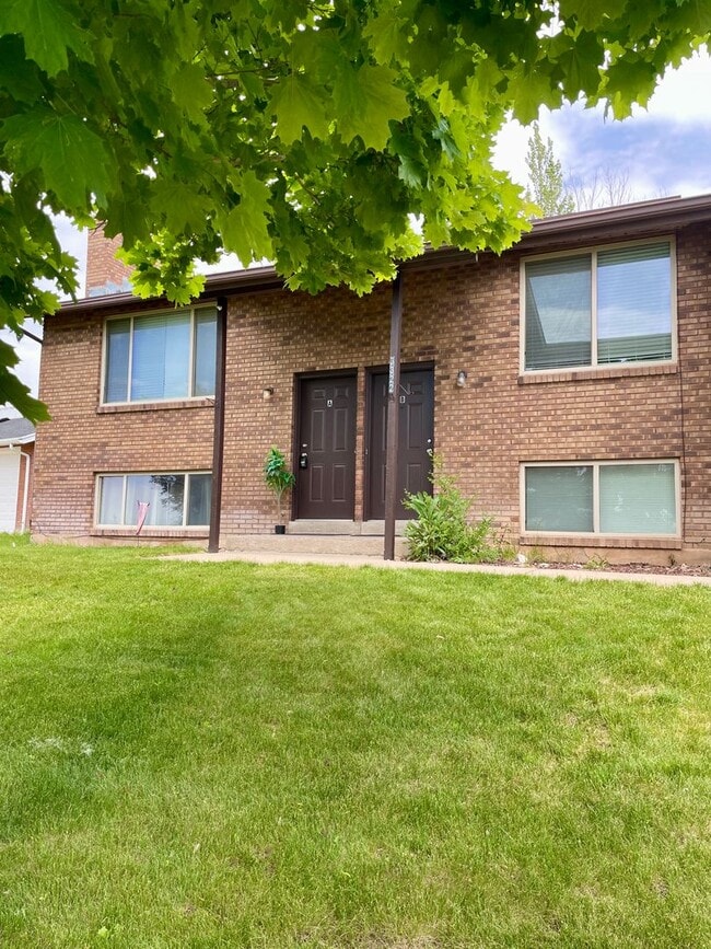 Building Photo - 3322 N Fairfield Rd Unit 3322 N Fairfield Rd A