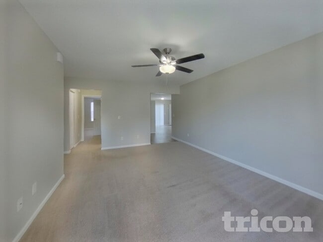 Photo - 208 Denby Cir