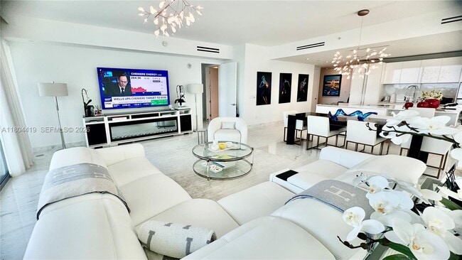 Building Photo - 10201 Collins Ave Unit 511