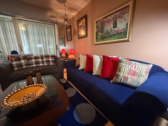 Photo - 8220 Sunrise Lakes Blvd Unidad 309