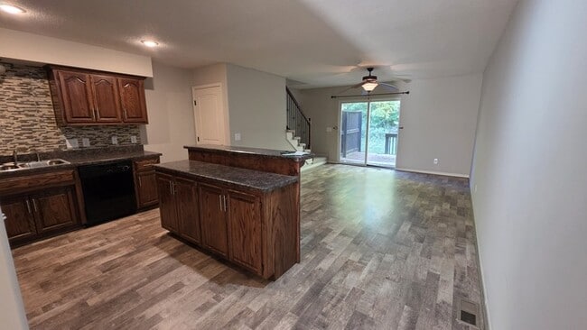 Photo - Beautiful 2 Bedroom Townhome in North Kans...
