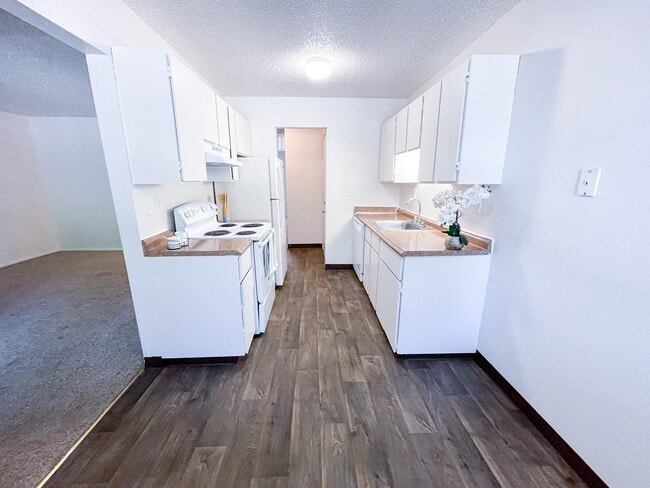 Halsey Summit Apartments