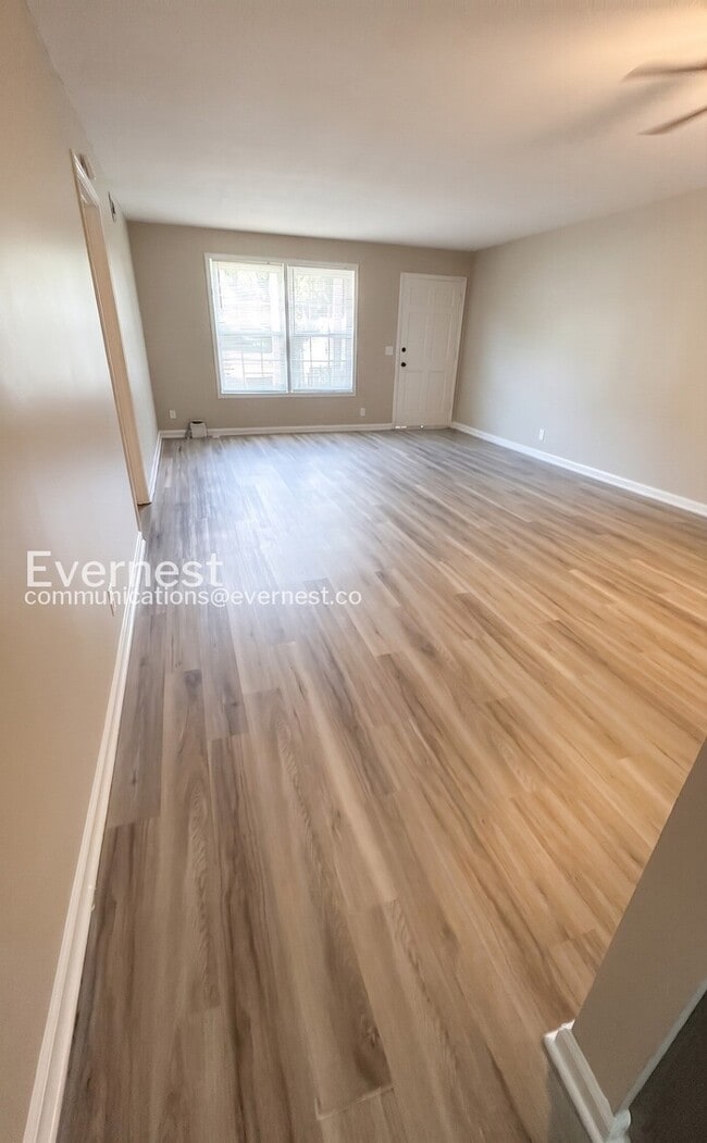 Photo - 483 Ellenwood Dr