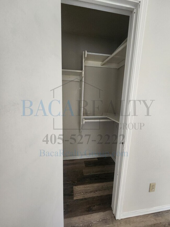 Photo - Spacious 2 bedroom 1 bath in Norman!