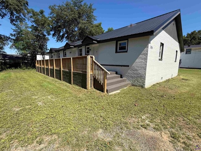 Photo - 106 Molette St