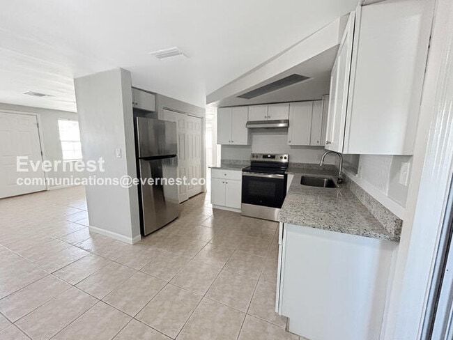 Photo - 3034 Primrose Dr