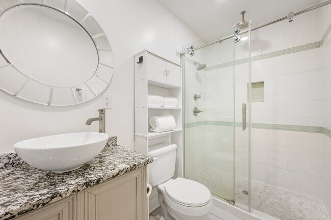 Photo - 951 Charles St