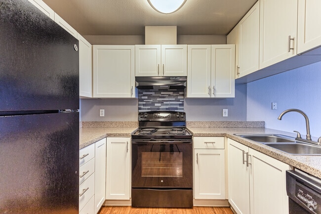 2BR,2BA-870SF