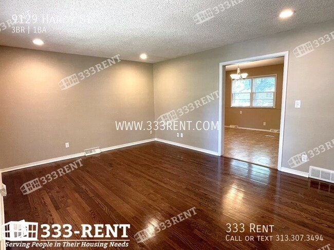 Photo - 9129 Hardy St