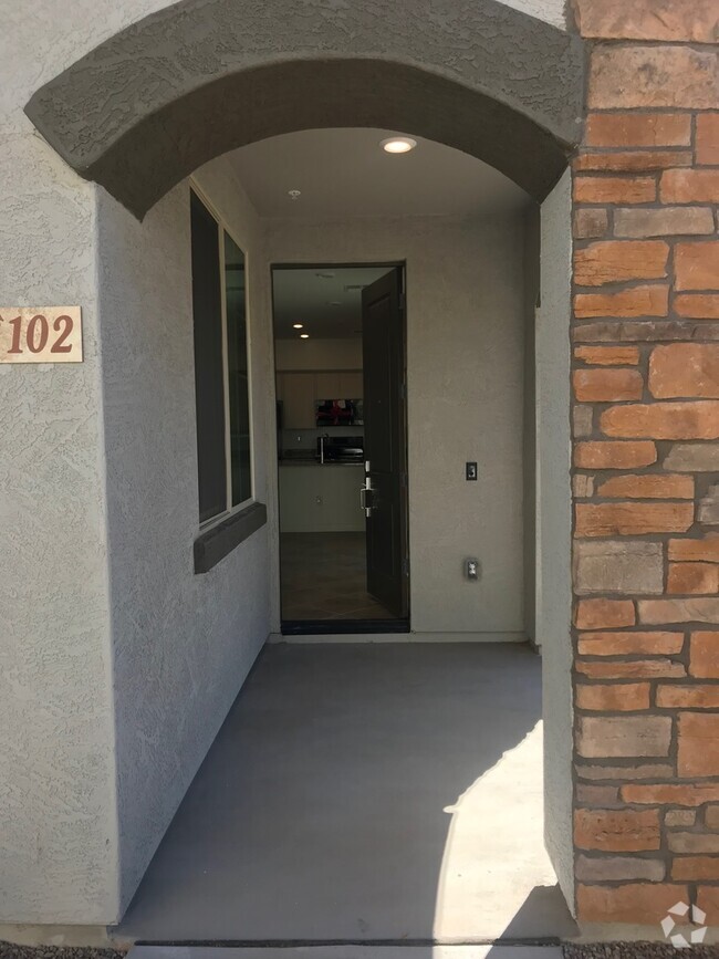 Building Photo - Two Bedroom Gem in Gilbert! Rental