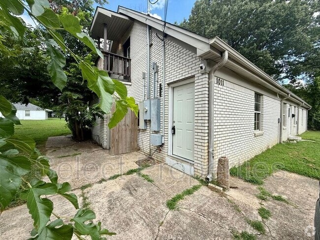 Building Photo - 1011 Walnut St Unit 2 Rental