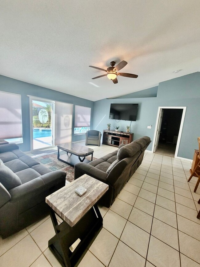 Photo - Fully furnished 3 bed 2 bath in beautiful Davenport