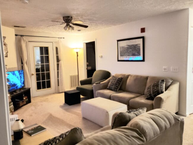 Photo - 2050 Quaker Way