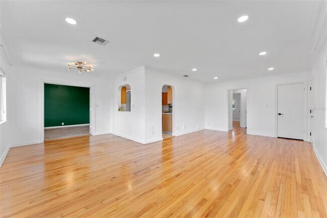 Photo - 1419 Tyrone Blvd N