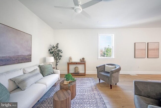 Photo - 123 S Washington St Unidad 203