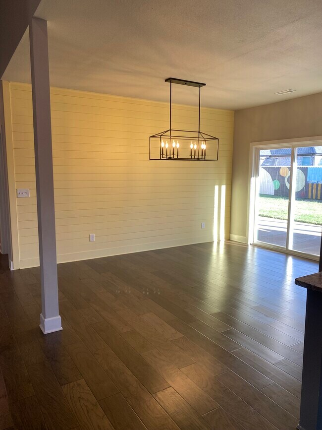 Photo - 1411 Eureka Rd