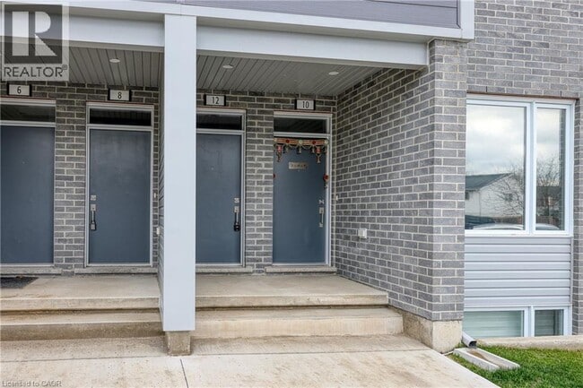 Photo - 925 Deveron Crescent