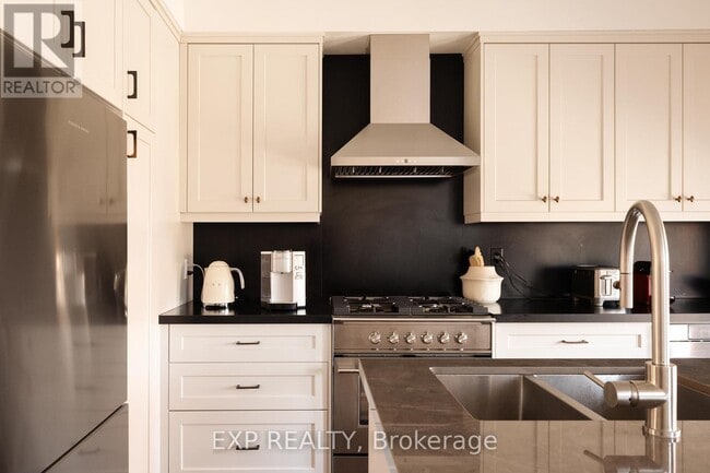 Photo - 31 Brownstone Ln