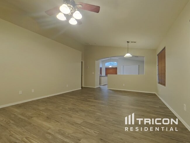 Photo - 25862 W Whyman St