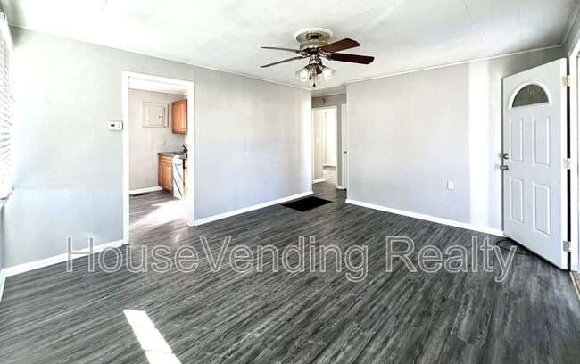 Photo - 407 Douglas Ave