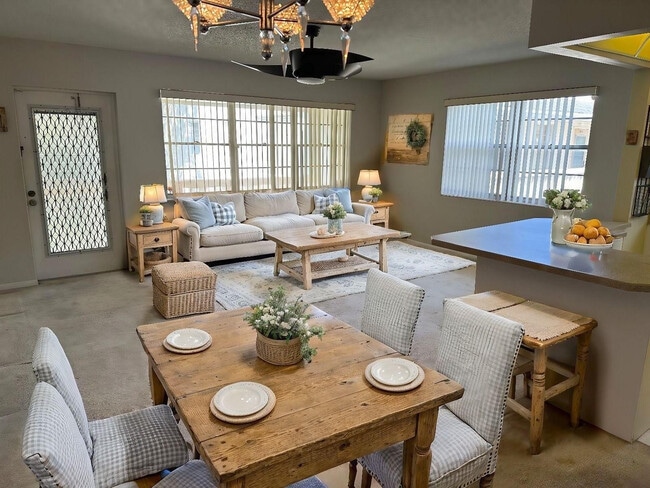 Photo - 452 Durham O