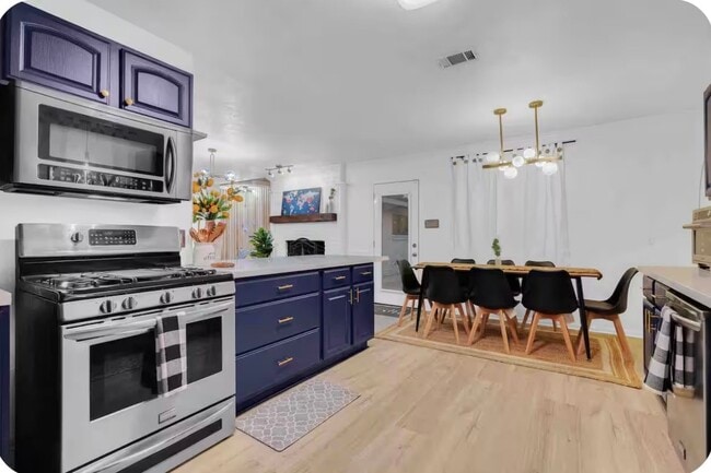 Photo - 1124 E Thirteenth St