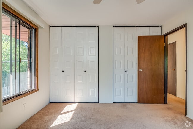 2BR, 1BA - 900SF - Bedroom