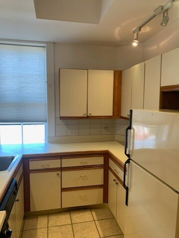 kitchen - 62 Washington St Unit 10