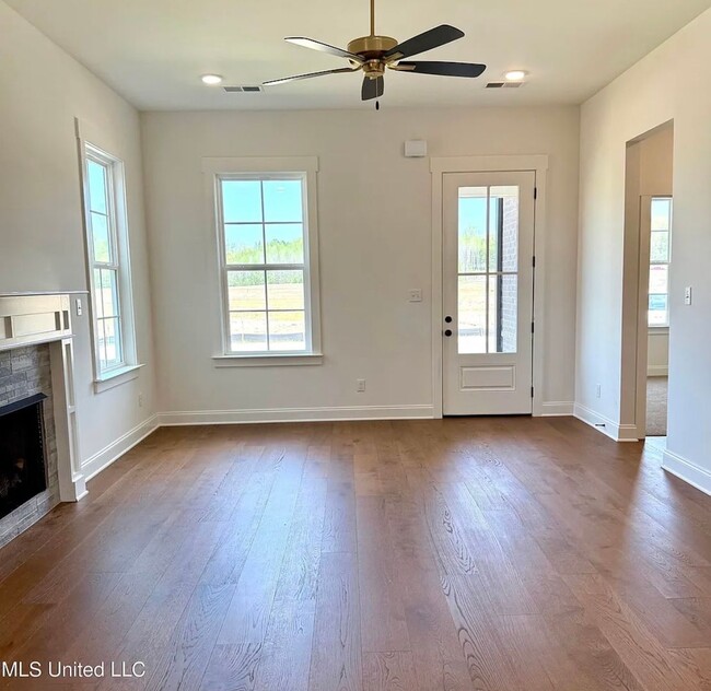 Photo - 607 Sunflower St