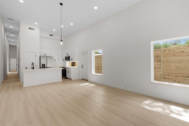 Photo - 29 Masters Dr Unidad A