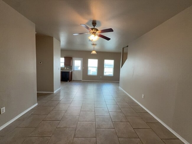 Photo - 704 E College St