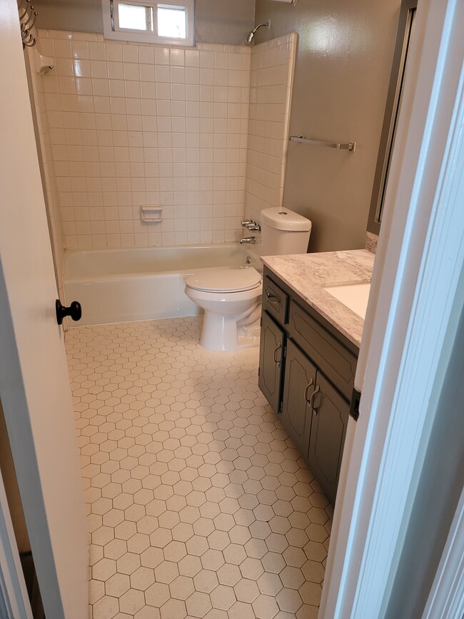 Photo - 1021 Cedar Ave Unit 2