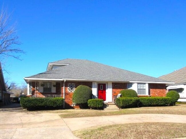 Building Photo - Large 2 Bed 2 Bath