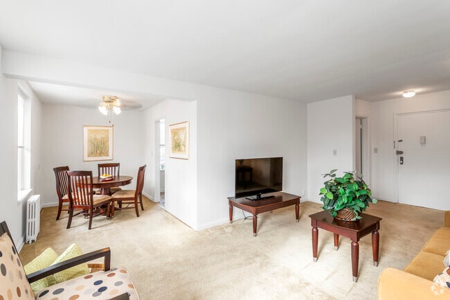 1 BR, 1 BA - 670 SF