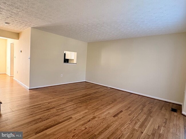 Photo - 2120 Commissary Cir