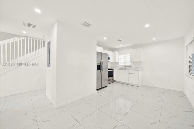 5220 NW 24th Ave