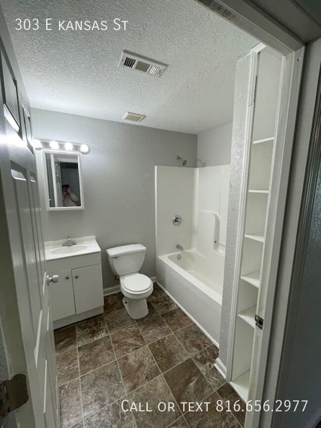 Building Photo - 303 E Kansas St Rental
