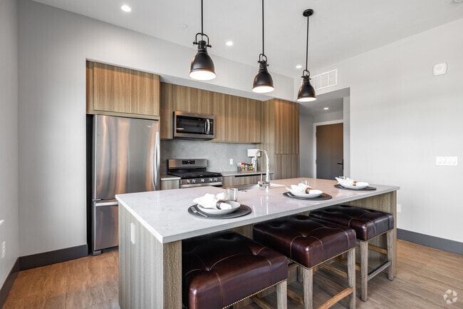 1BR, 1BA - 628SF - Dining Room/Kitchen