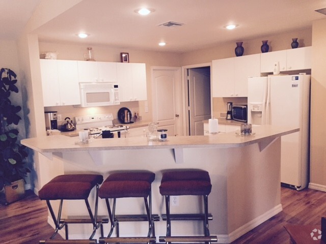Building Photo - 5009 Beecher St Rental