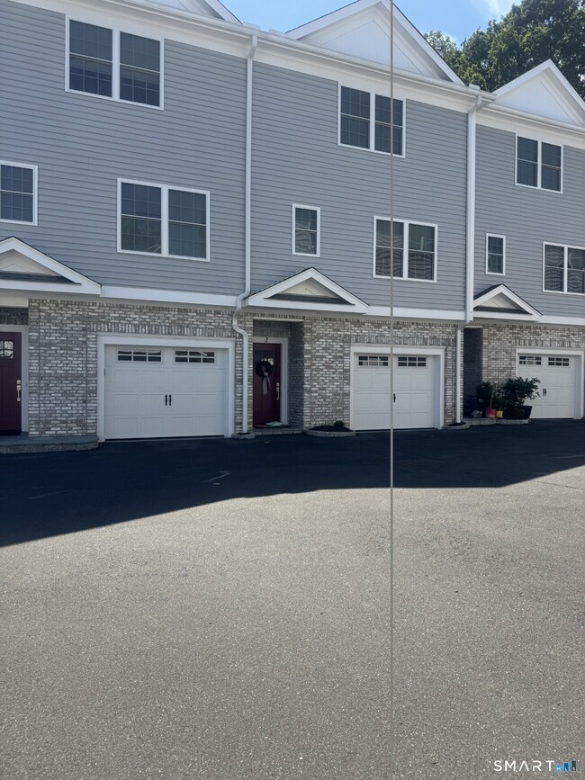Building Photo - 6 Beacon Square Unit 2