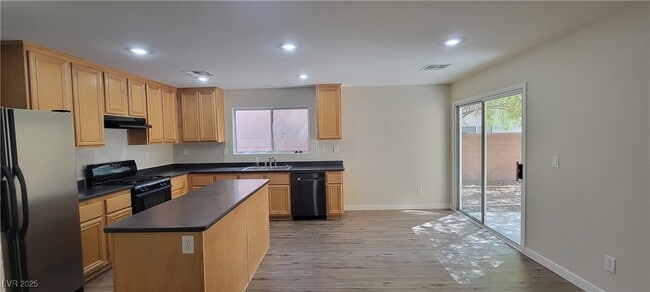 Photo - 8364 Oppenheimer St