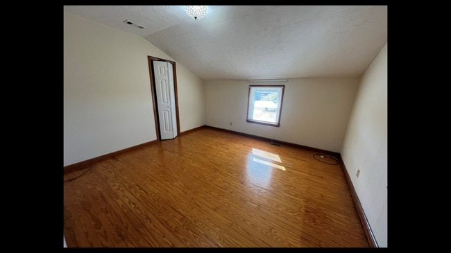 Photo - 203 Oakvale Rd