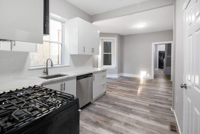 Renovated 4-Bedroom Home with Modern Finishes - Renovated 4-Bedroom Home with Modern Finishes
