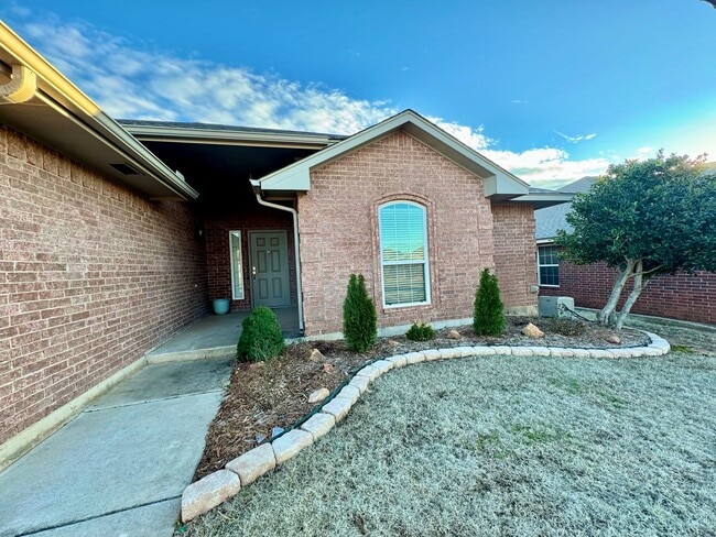 Photo - Super Cute 3 Bed, 2 Bath Home in Moore