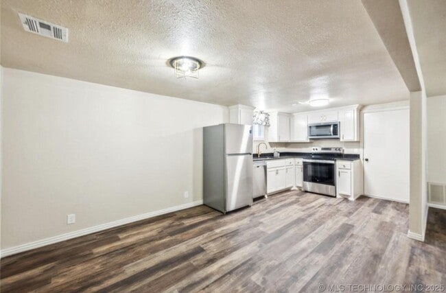 Photo - 306 Short St